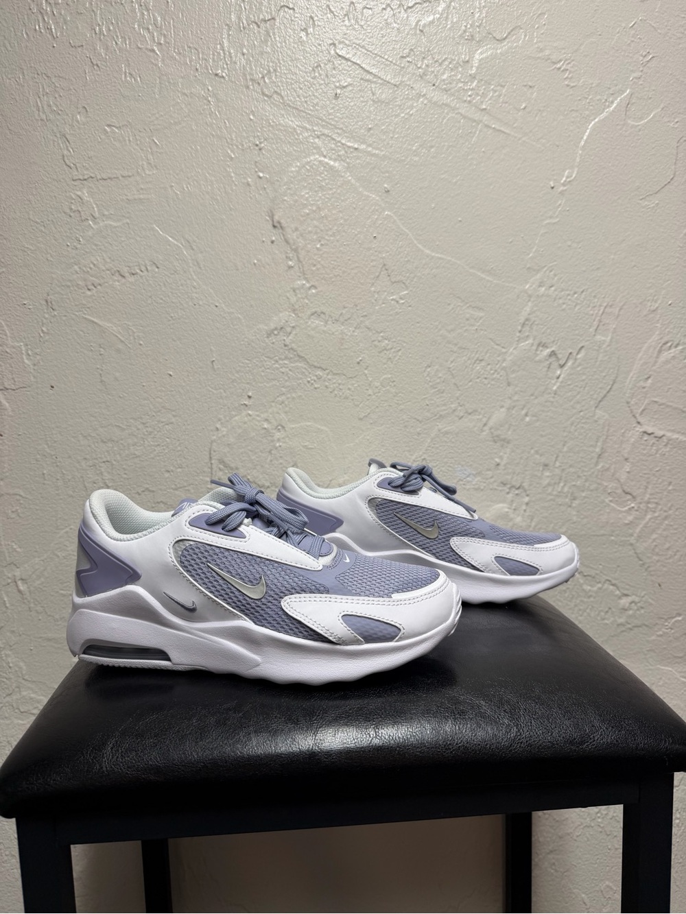 Nike Air Max Women's White and Light Lavender Athletic Sneakers